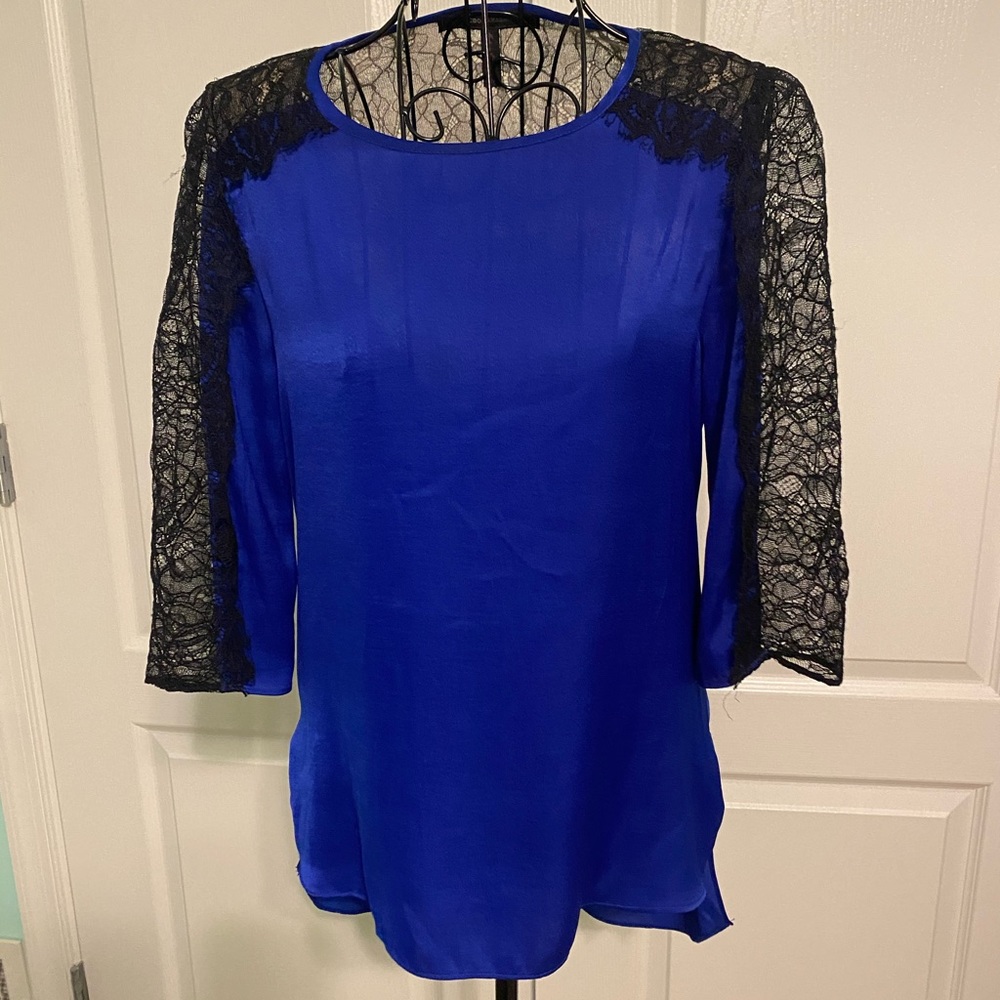 Great condition-Bcbgmaxazaria ADDY lace top..